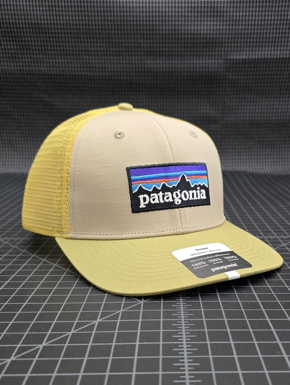 PATAGONIA P-6 LOGO TRUCKER HAT - OAR TAN - Picture 2 of 10